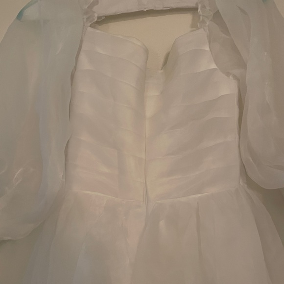 Hebeos Organza Ruched Bodice Puff Sleeve Ballgown Wedding Dress in Size 2 - Picture 3 of 9